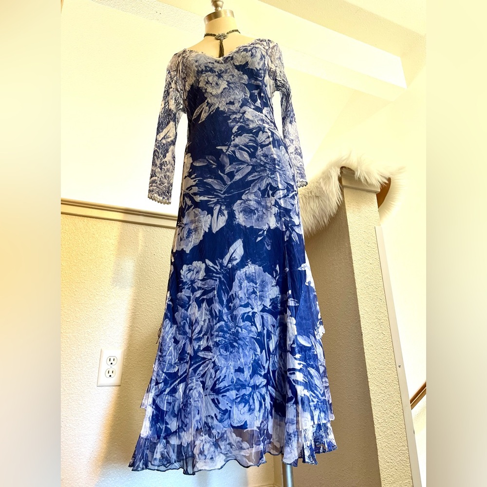 EUC MP Blue White Floral Perfect Komarov Dress